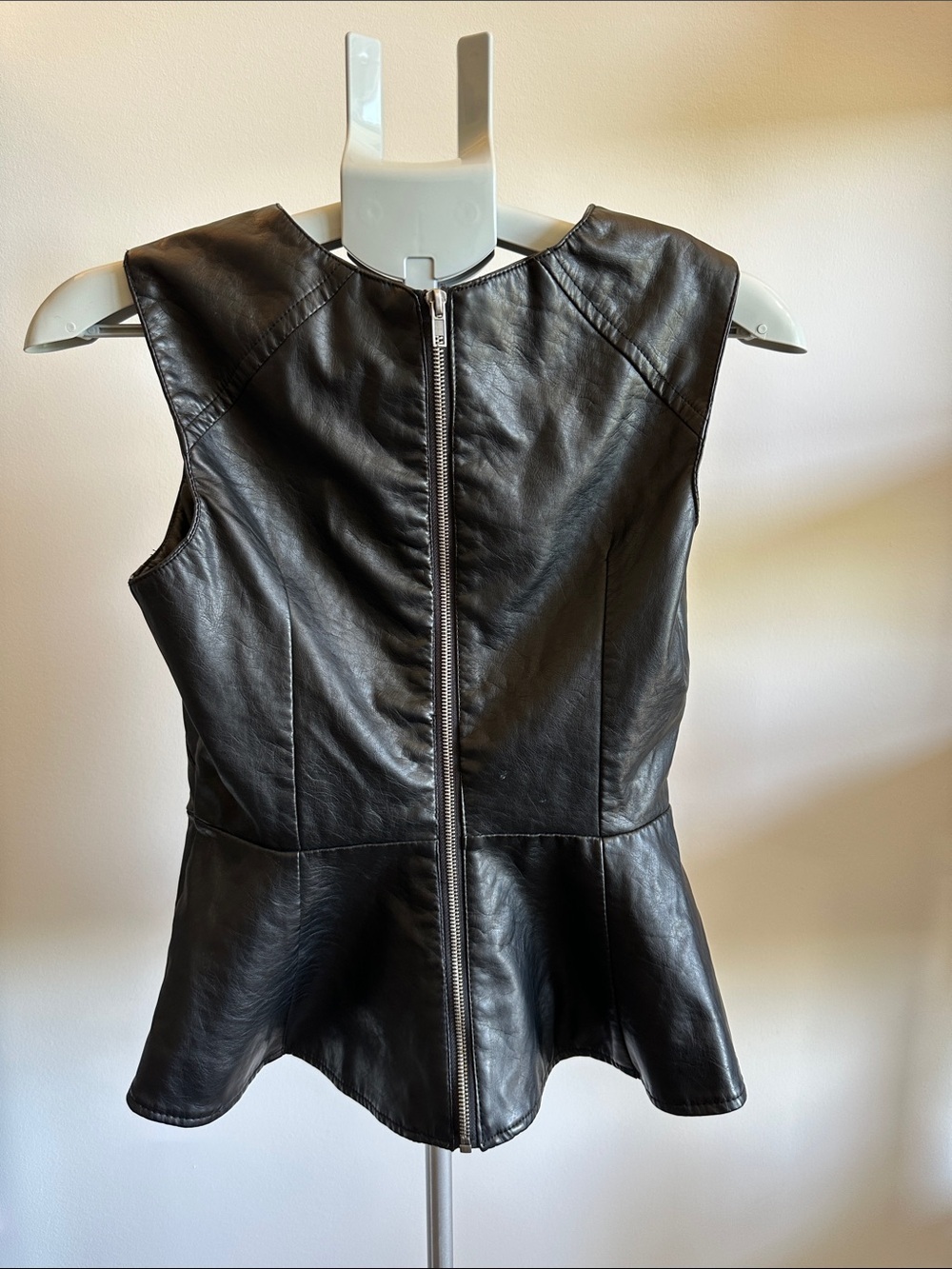 last kiss Black Leather Sleeveless Peplum Zip-Front Vest